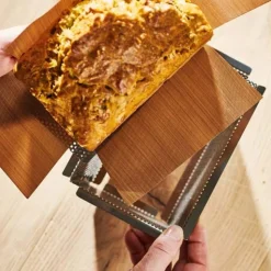 Moule à cake rectangulaire fond amovible 15 cm + 2 feuilles cuisson - DE BUYER